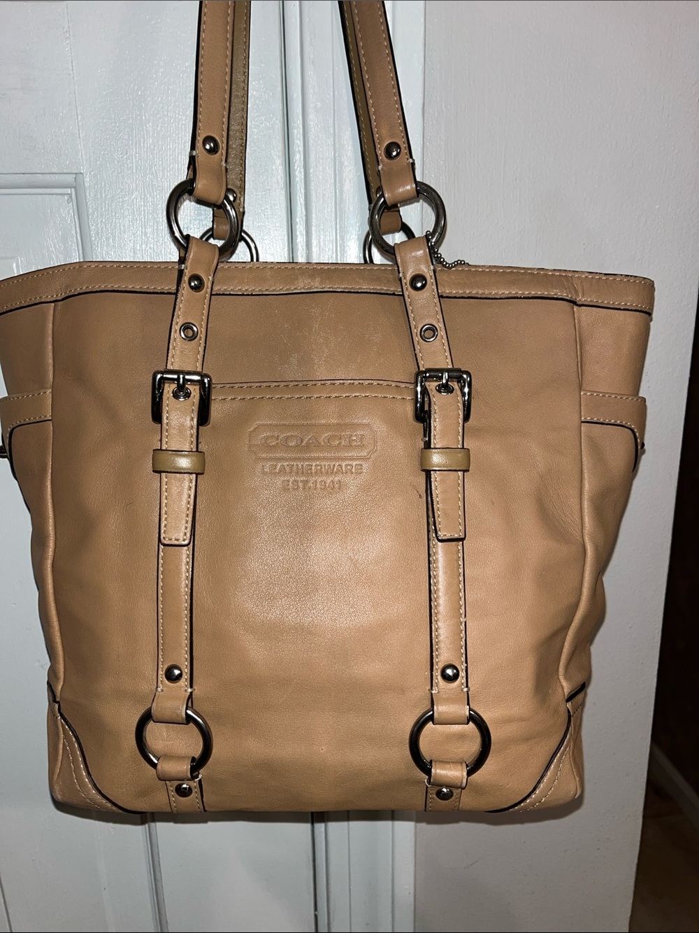 Coach Leatherware. Tan shoulder bag